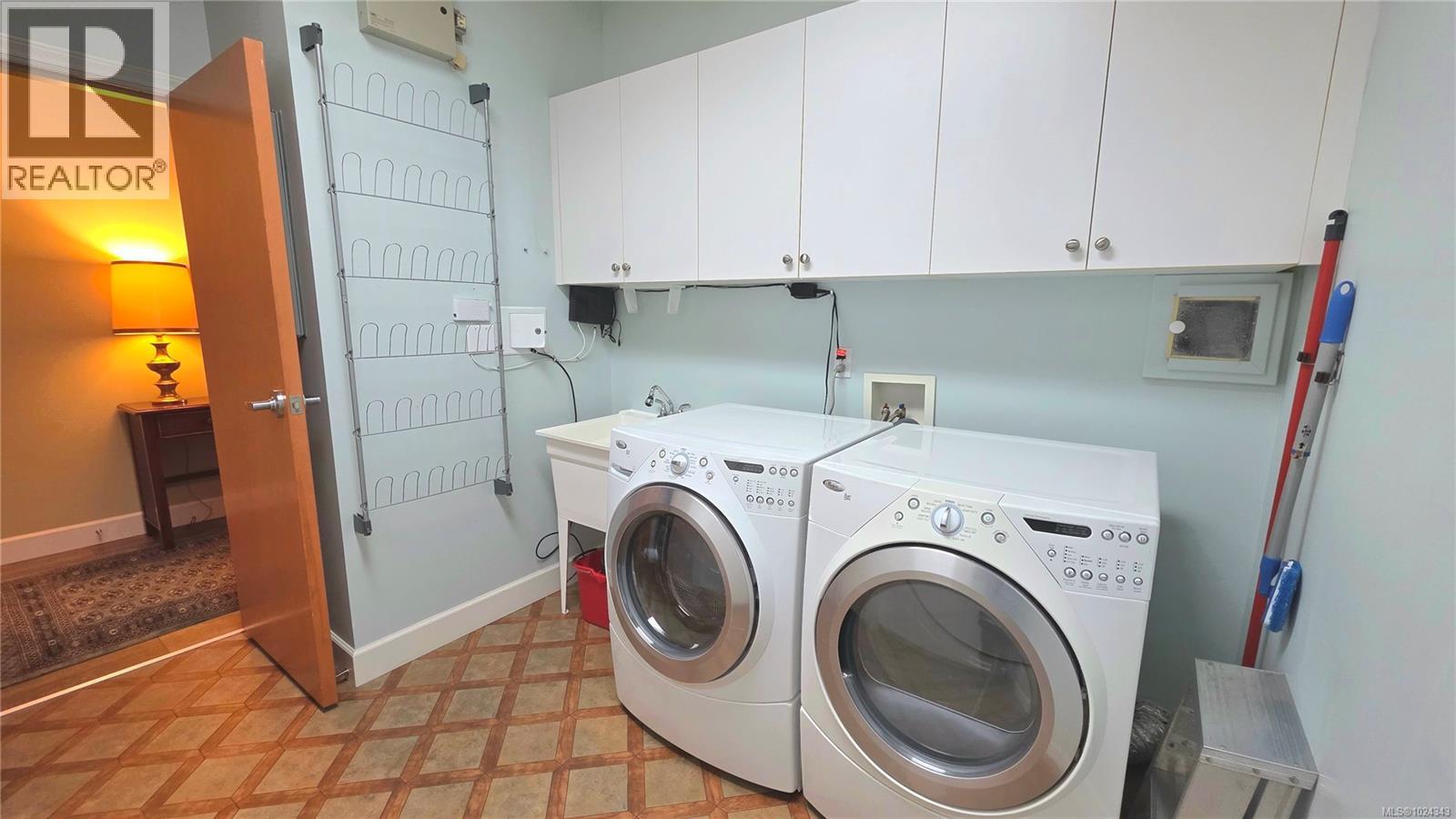 108 5329 Cordova Bay Rd, Saanich