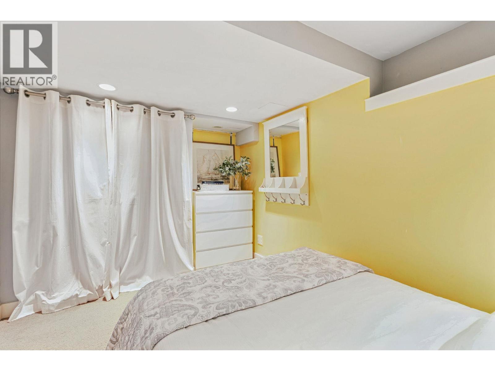 4687 HOSKINS ROAD, North Vancouver