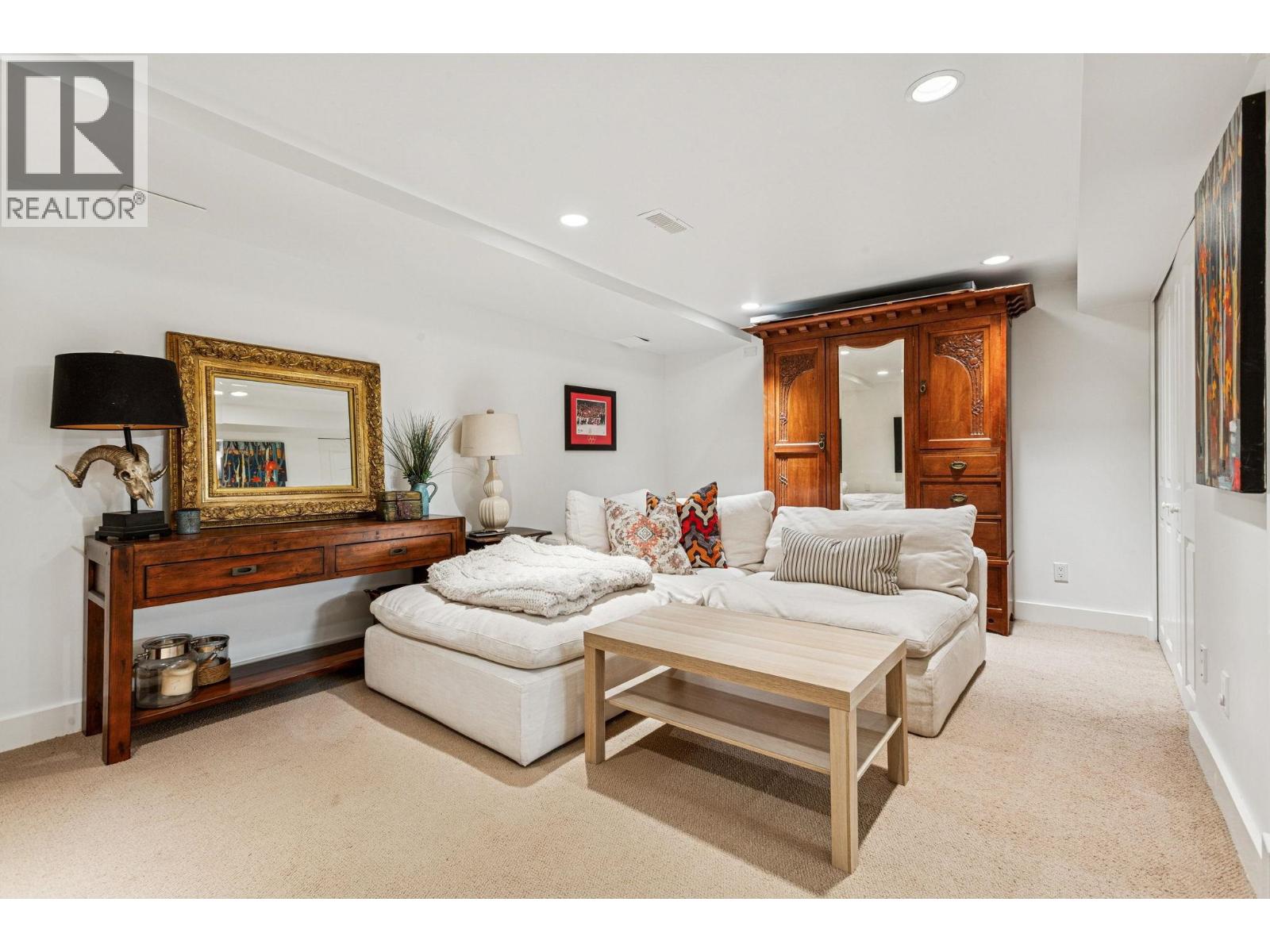 4687 HOSKINS ROAD, North Vancouver