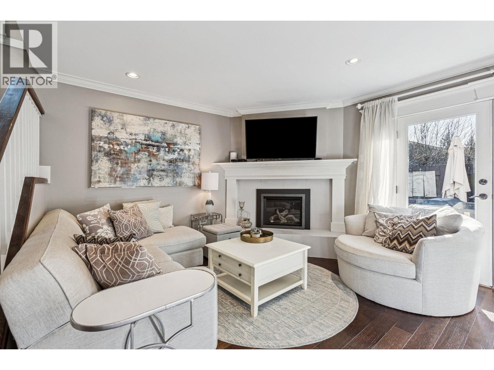 4687 HOSKINS ROAD, North Vancouver