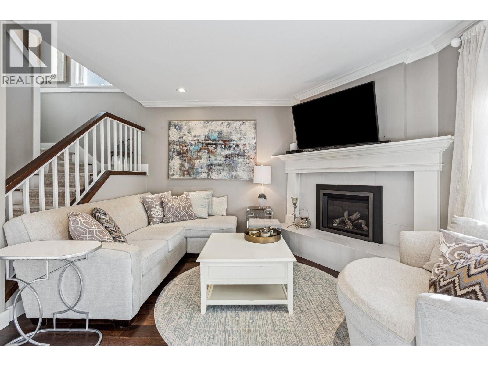 4687 HOSKINS ROAD, North Vancouver