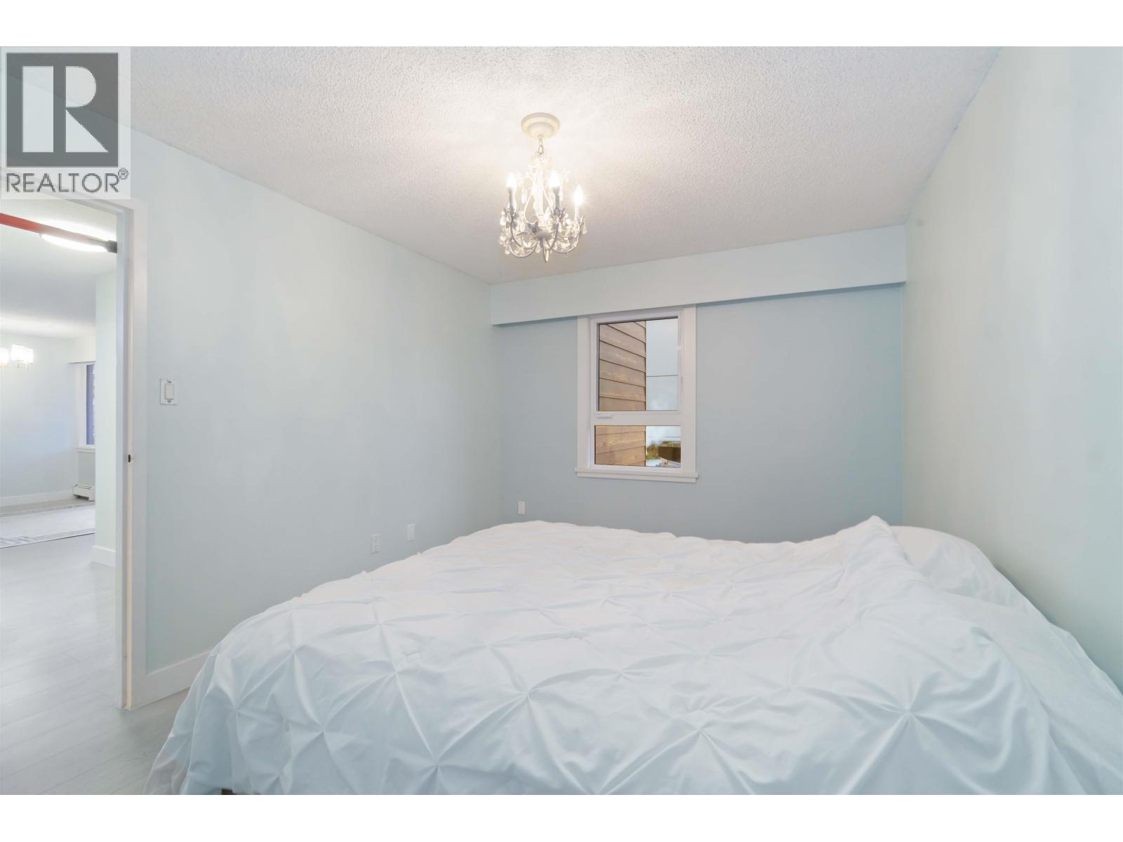 206 1340 DUCHESS AVENUE, West Vancouver