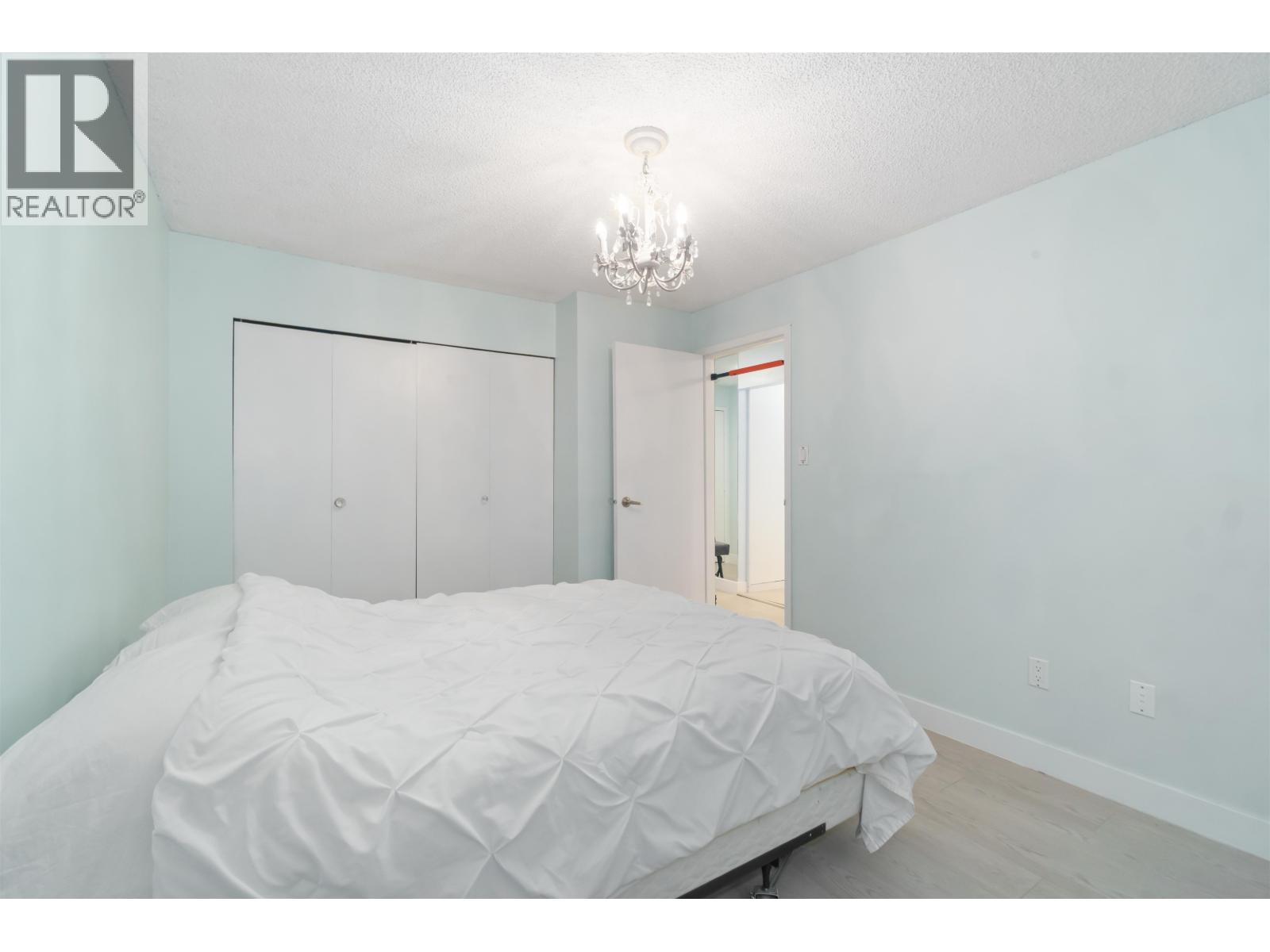 206 1340 DUCHESS AVENUE, West Vancouver