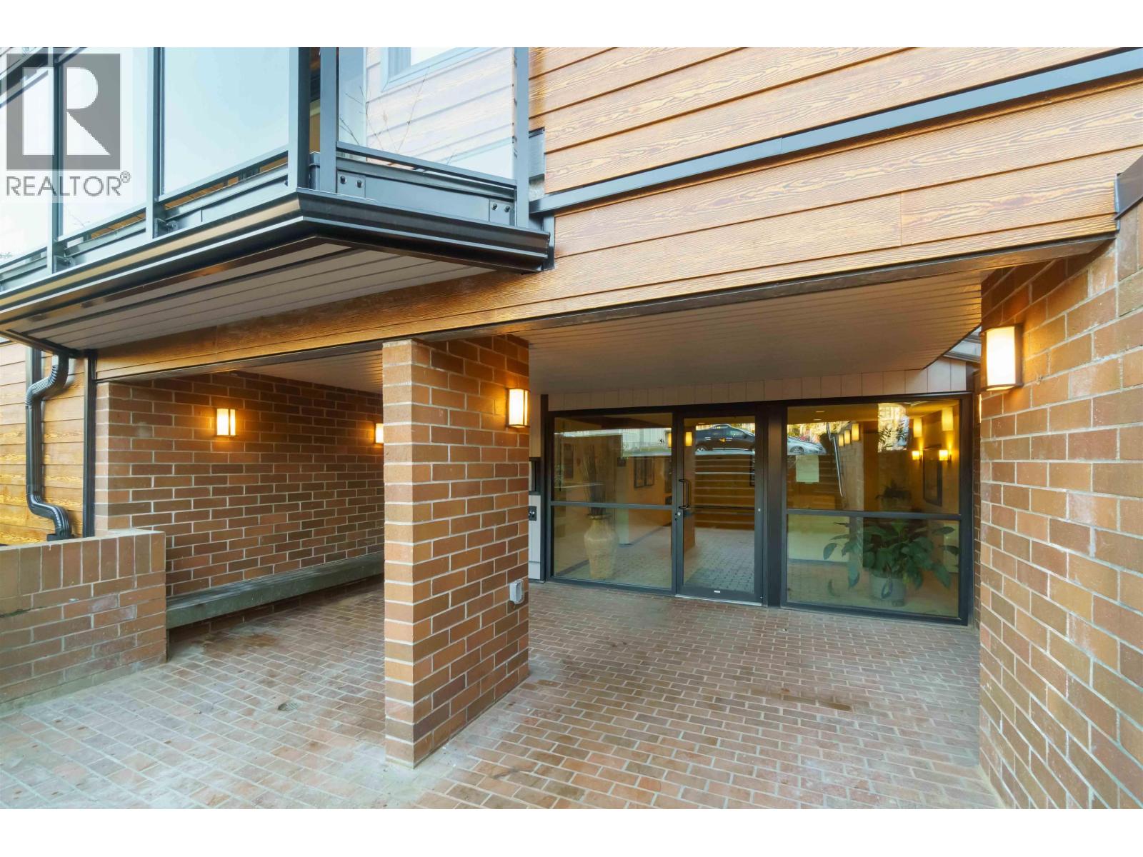 206 1340 DUCHESS AVENUE, West Vancouver