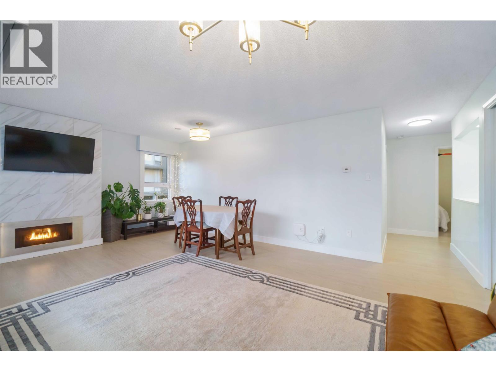 206 1340 DUCHESS AVENUE, West Vancouver