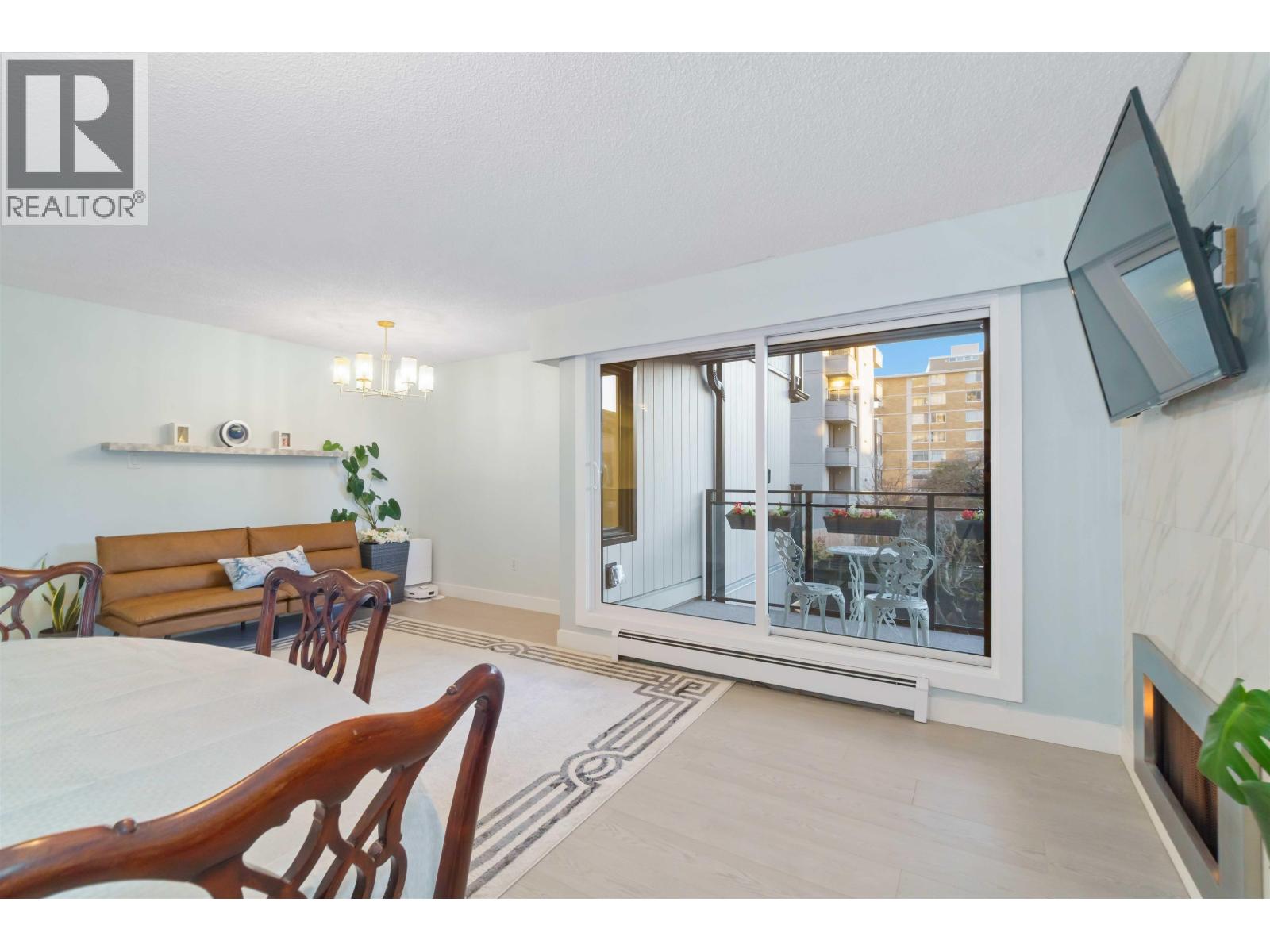 206 1340 DUCHESS AVENUE, West Vancouver