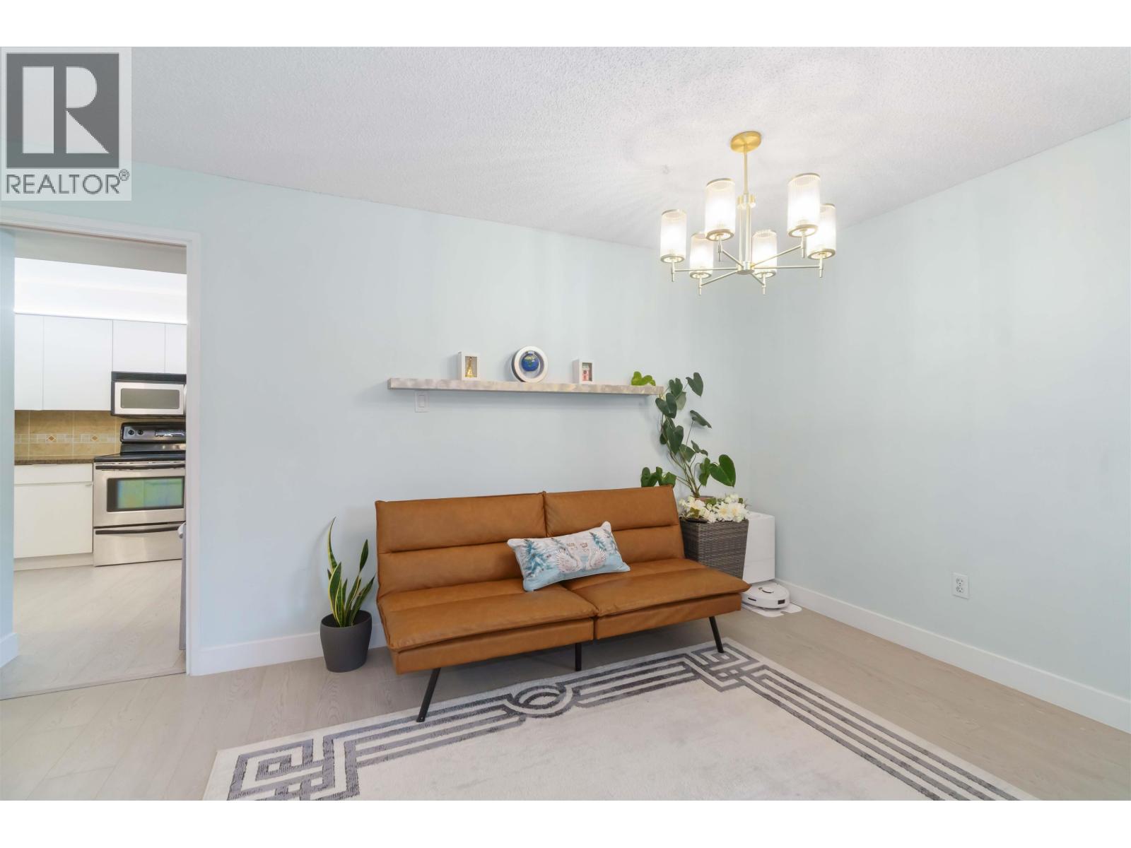 206 1340 DUCHESS AVENUE, West Vancouver