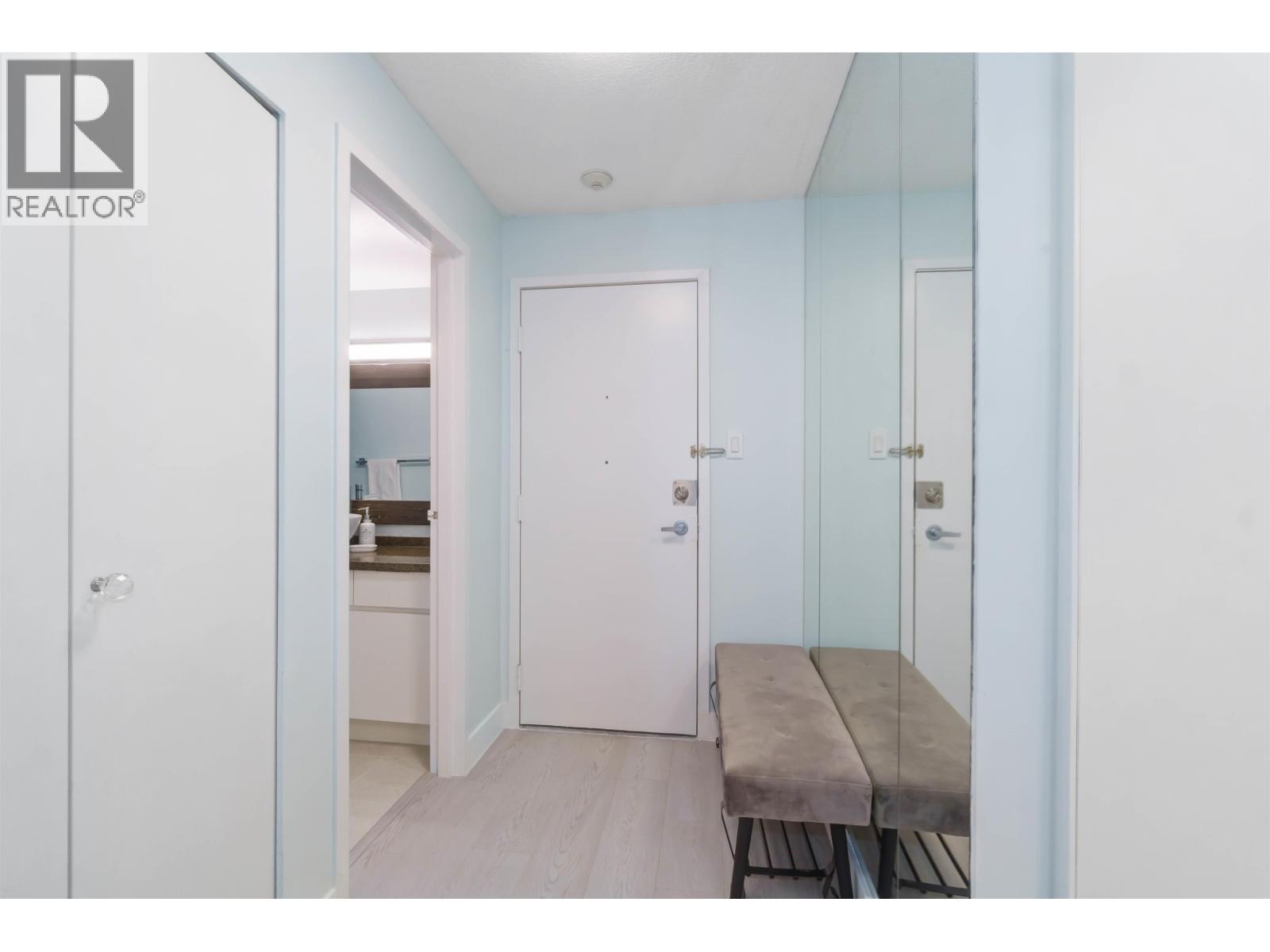 206 1340 DUCHESS AVENUE, West Vancouver