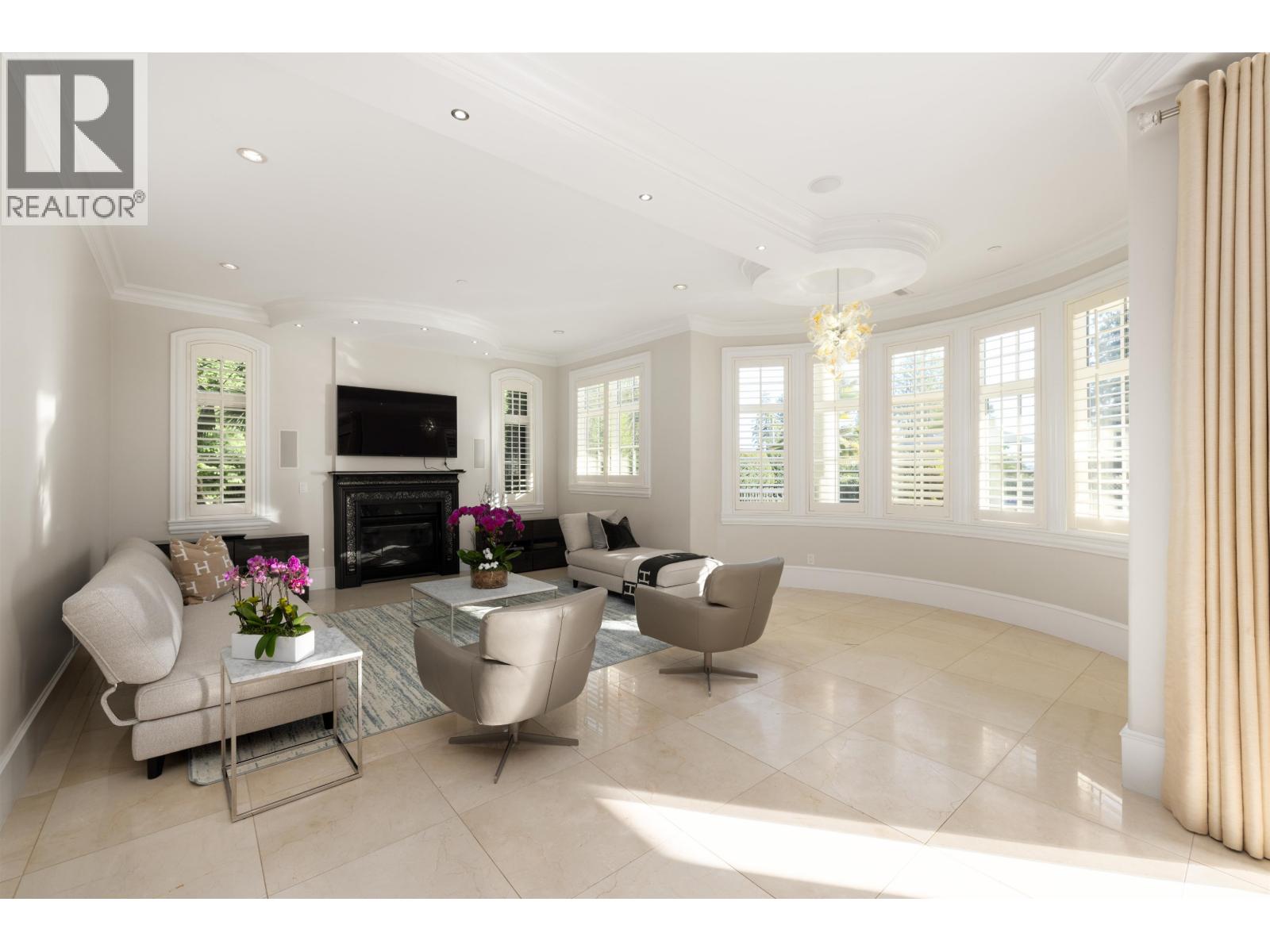 2912 MATHERS AVENUE, West Vancouver