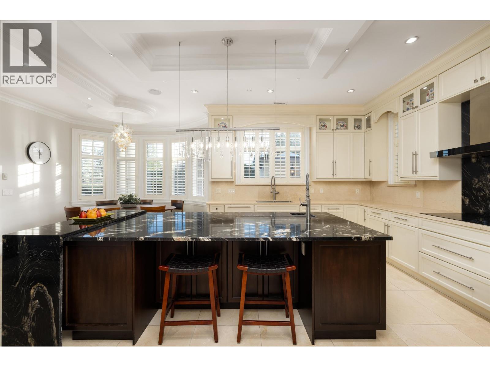 2912 MATHERS AVENUE, West Vancouver