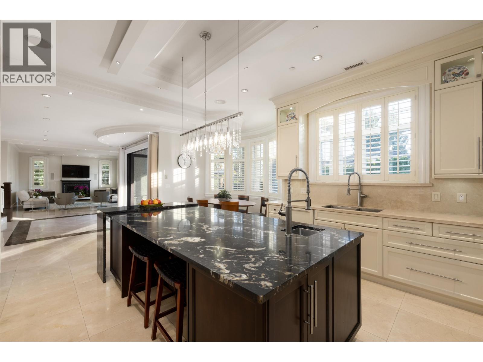 2912 MATHERS AVENUE, West Vancouver