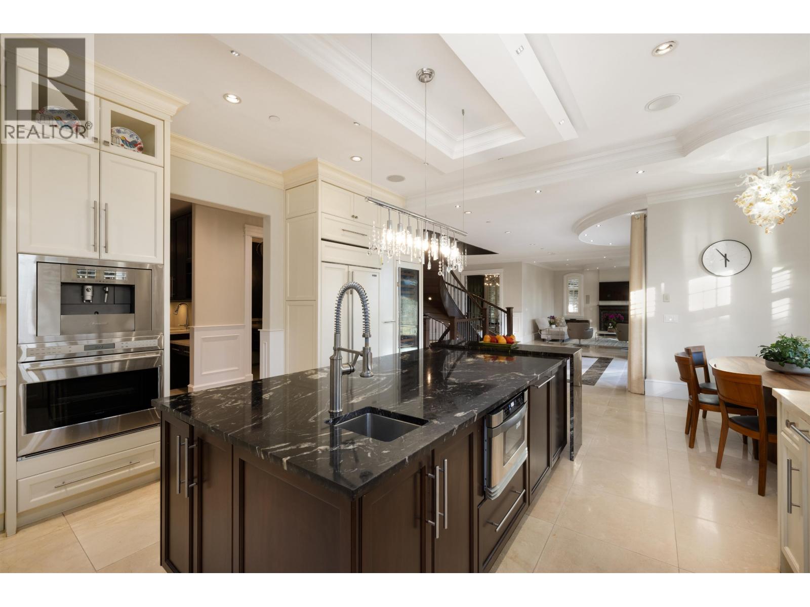 2912 MATHERS AVENUE, West Vancouver