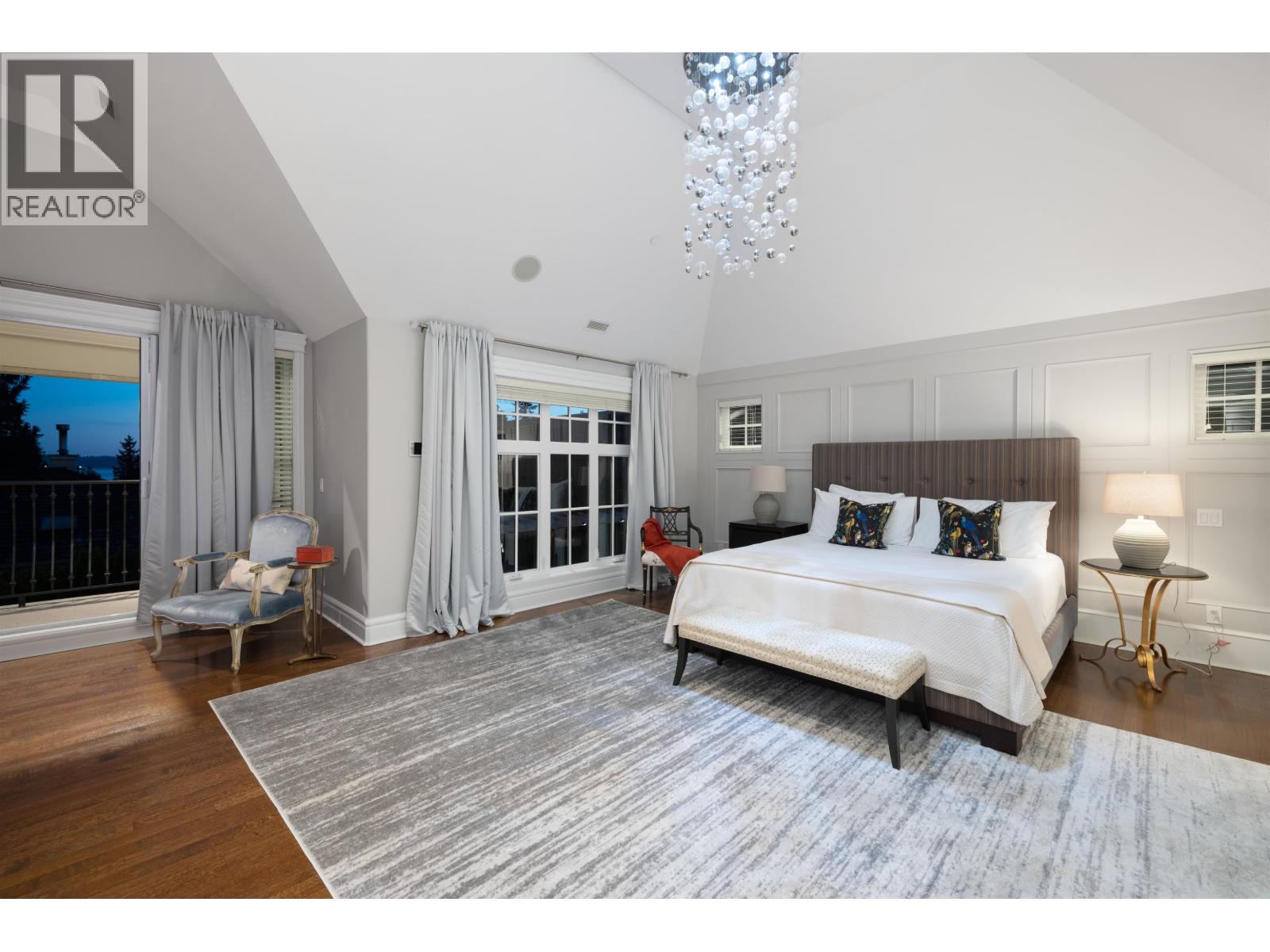 2912 MATHERS AVENUE, West Vancouver