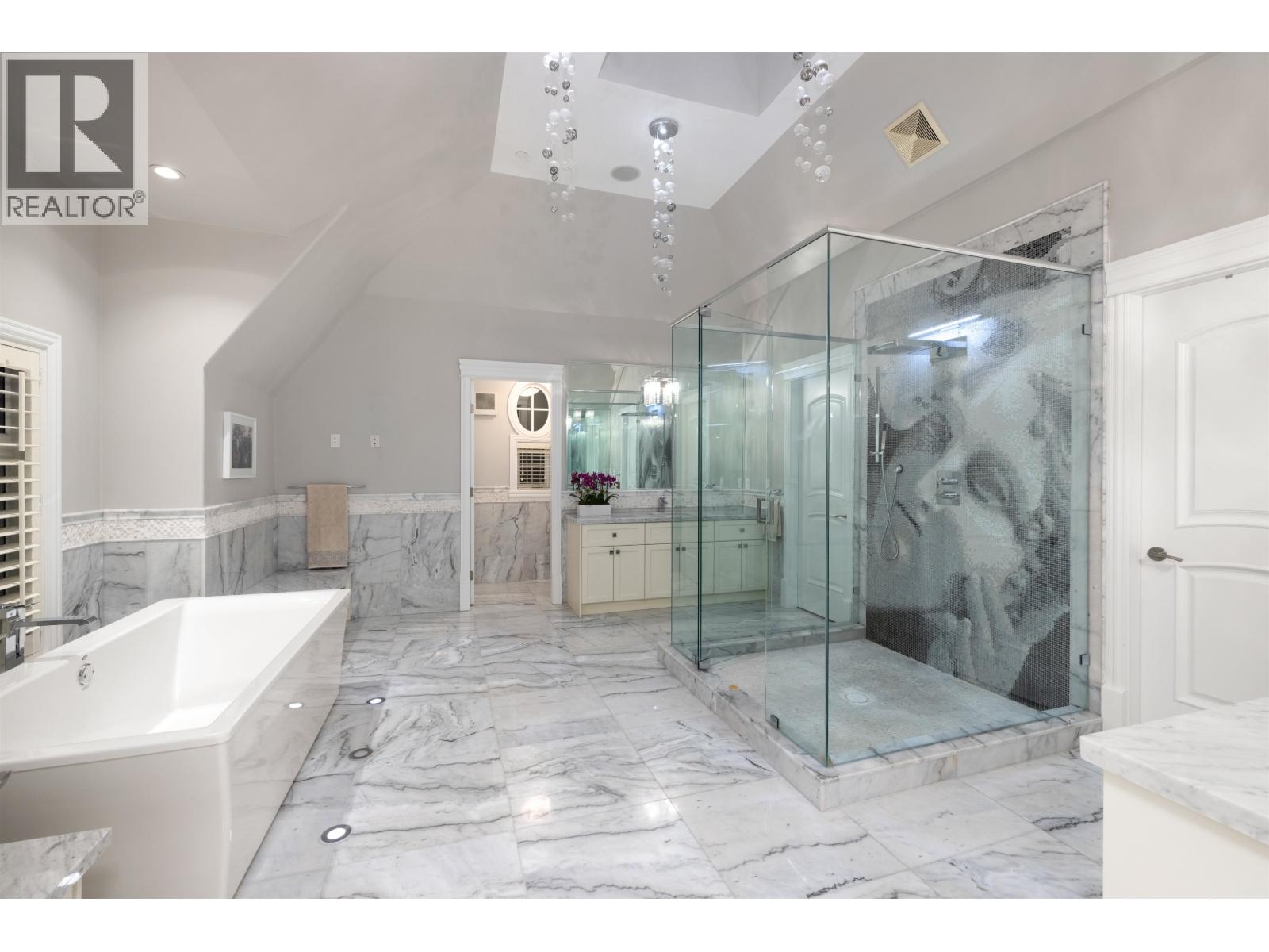 2912 MATHERS AVENUE, West Vancouver