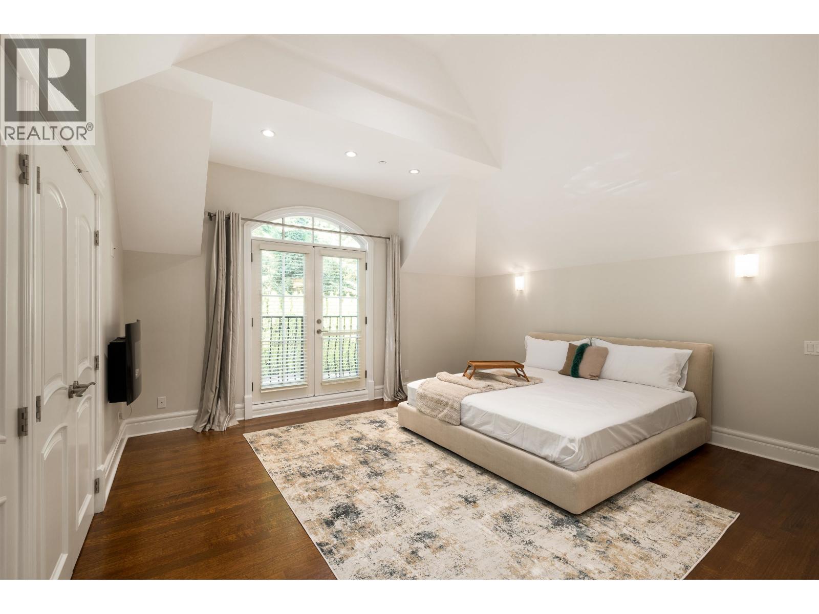 2912 MATHERS AVENUE, West Vancouver