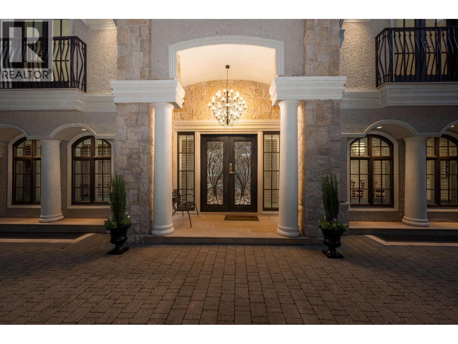 2912 MATHERS AVENUE, West Vancouver