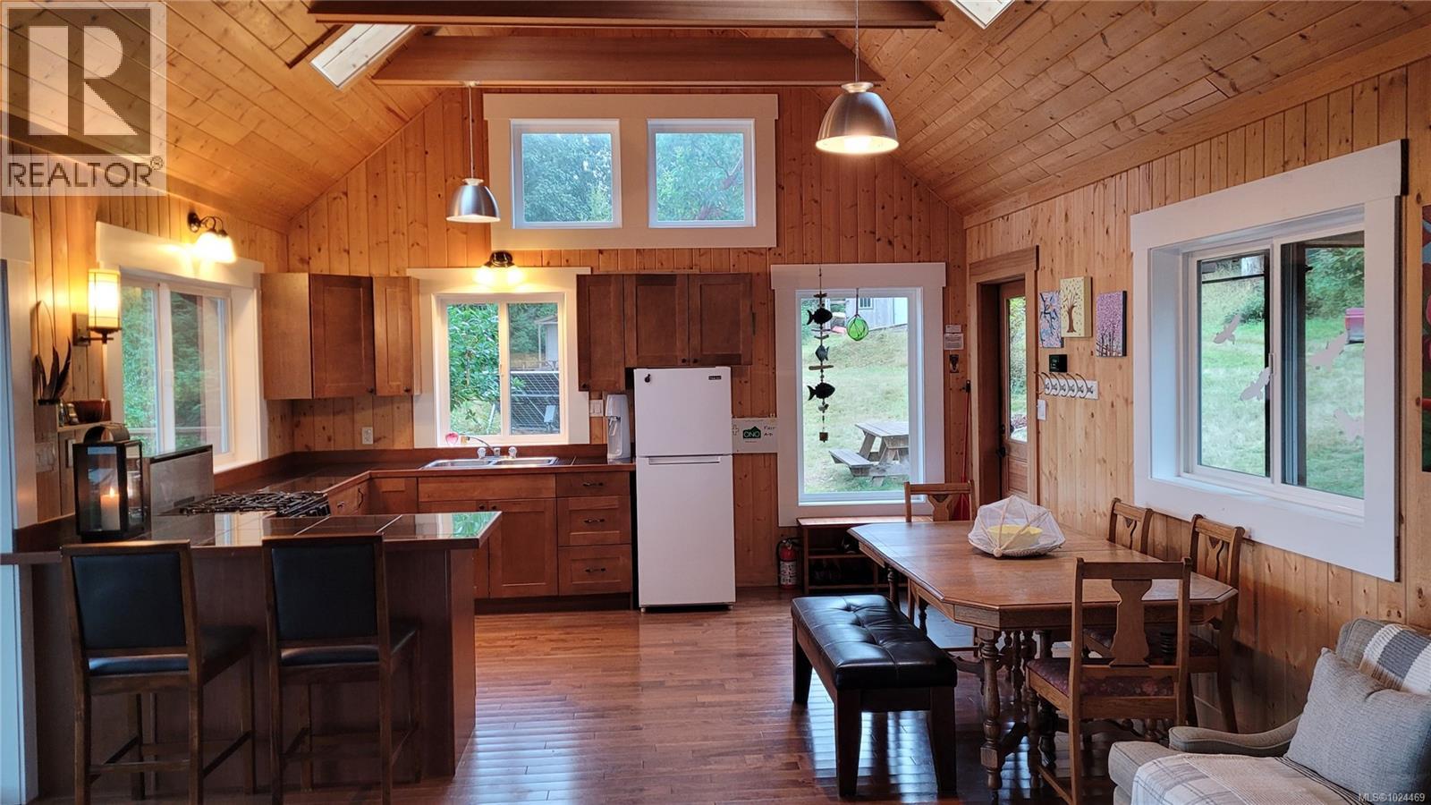 15 SPRING BAY Rd, Lasqueti Island