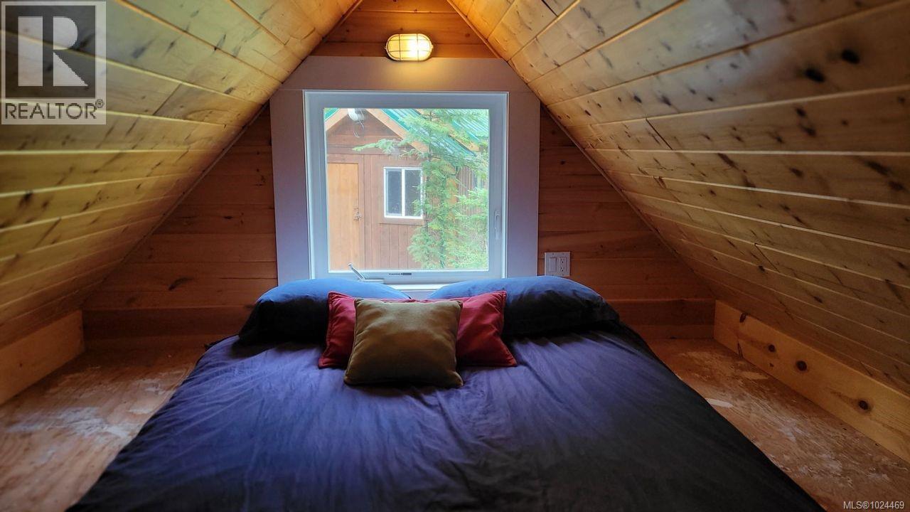 15 SPRING BAY Rd, Lasqueti Island