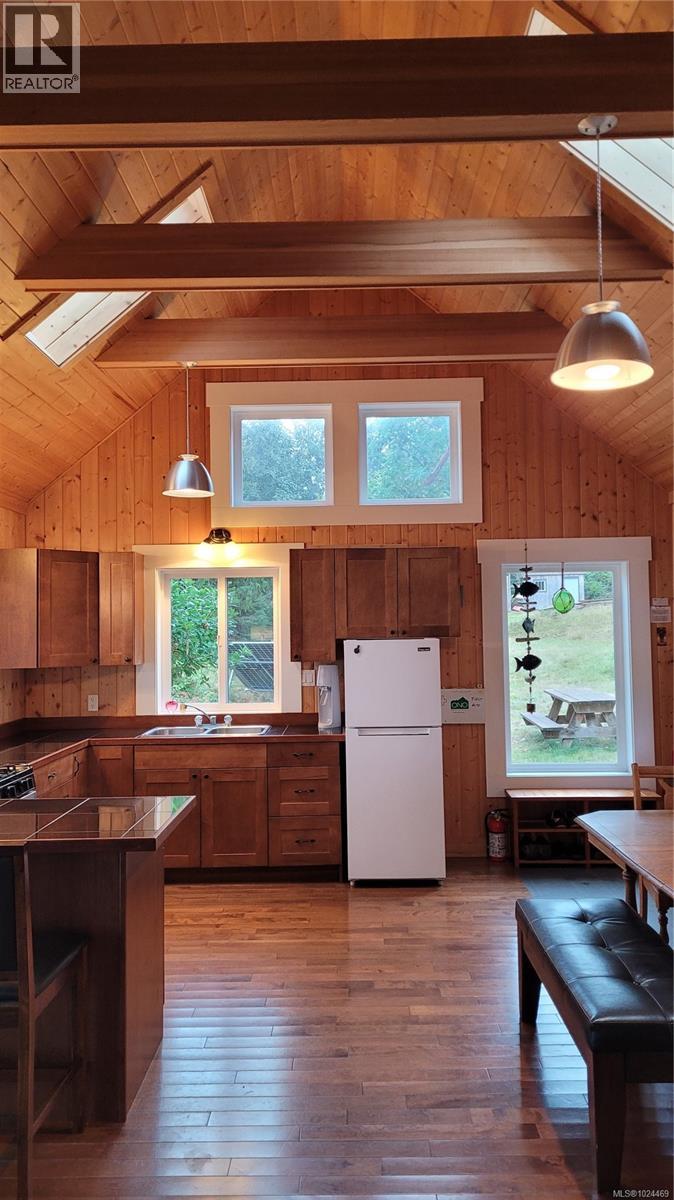 15 SPRING BAY Rd, Lasqueti Island