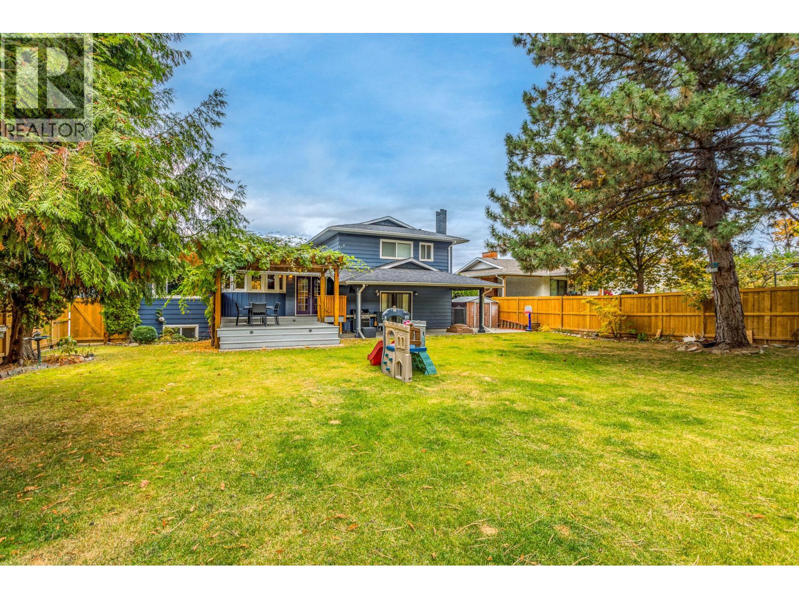  745 Wenric Crescent, Kelowna