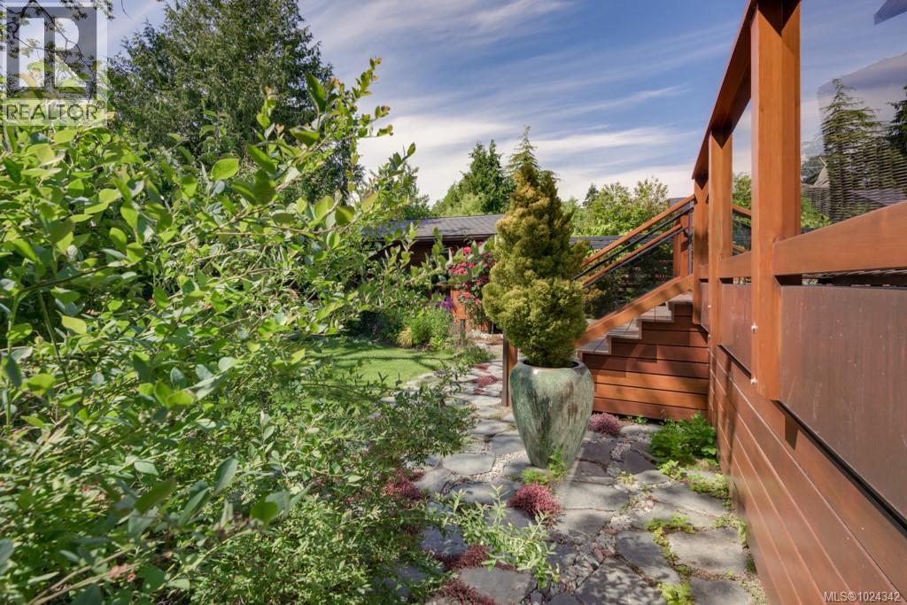  626 Monterey Avenue, Oak Bay