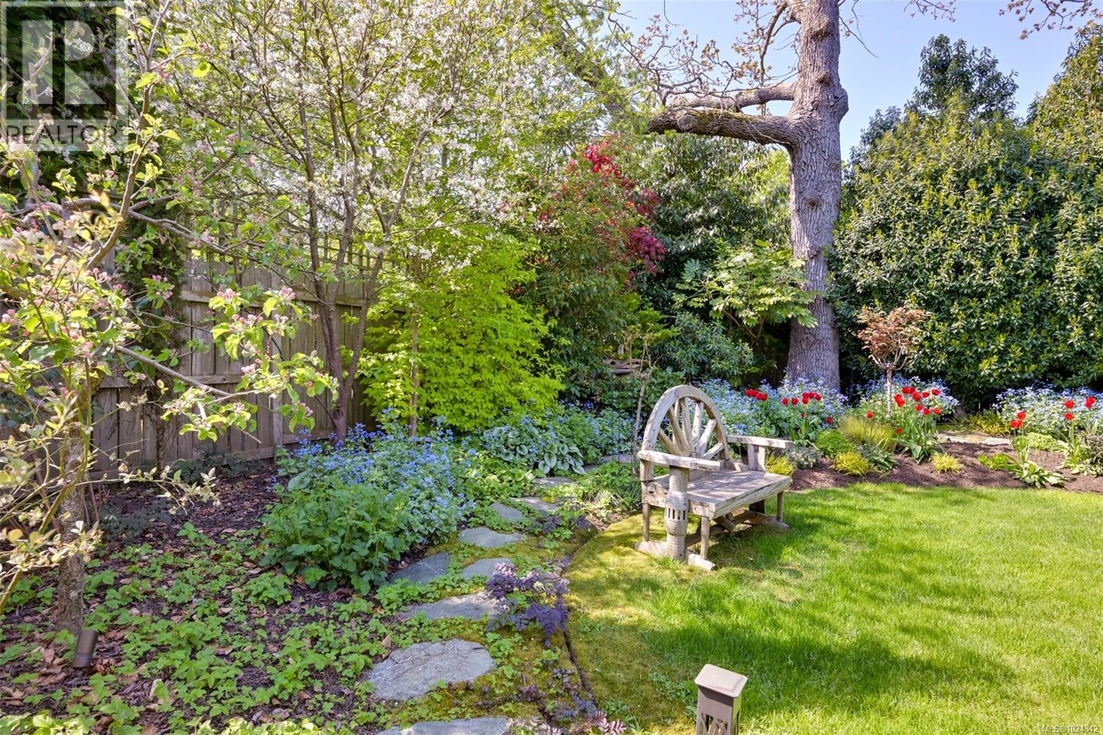  626 Monterey Avenue, Oak Bay