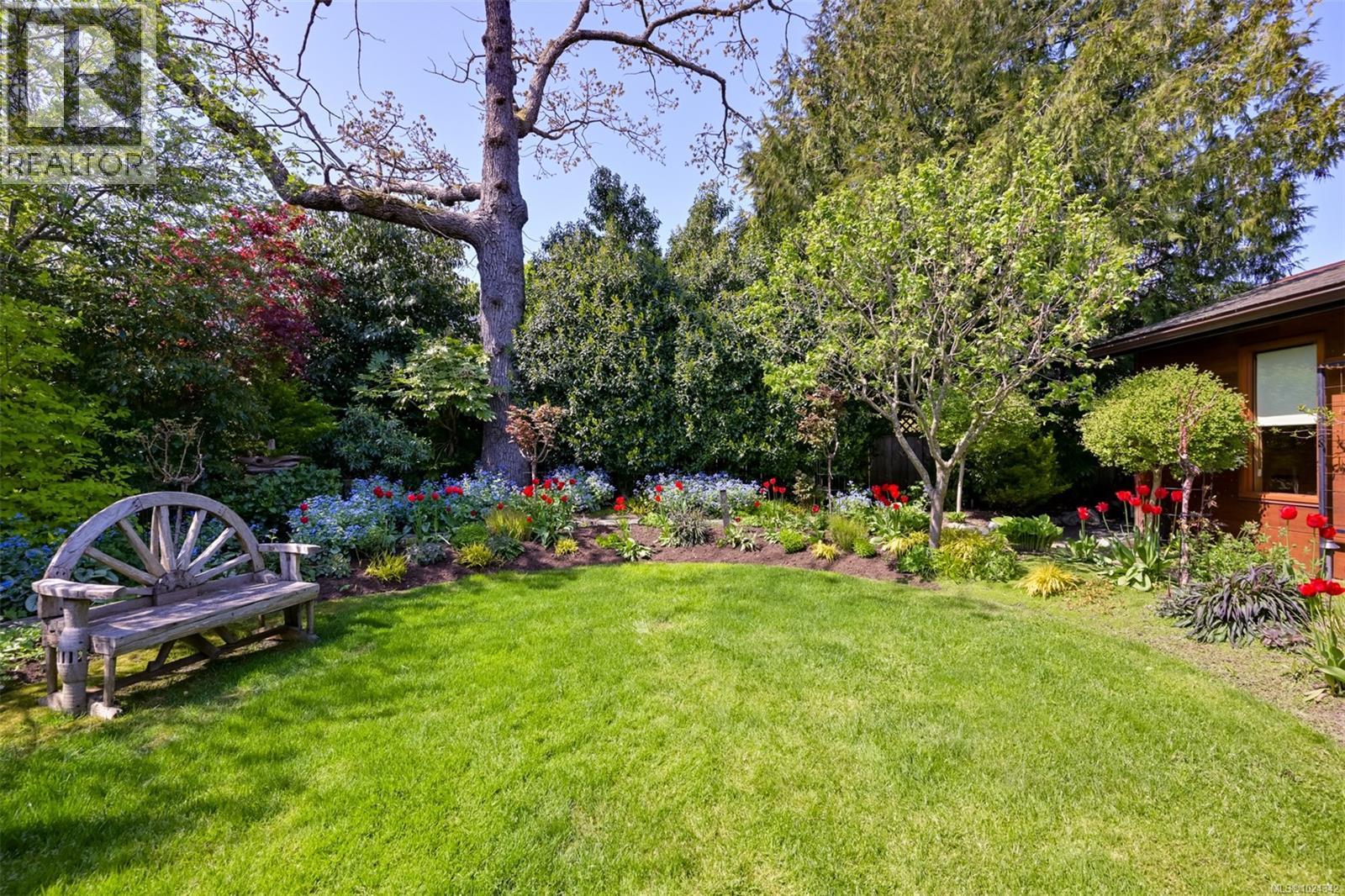  626 Monterey Avenue, Oak Bay