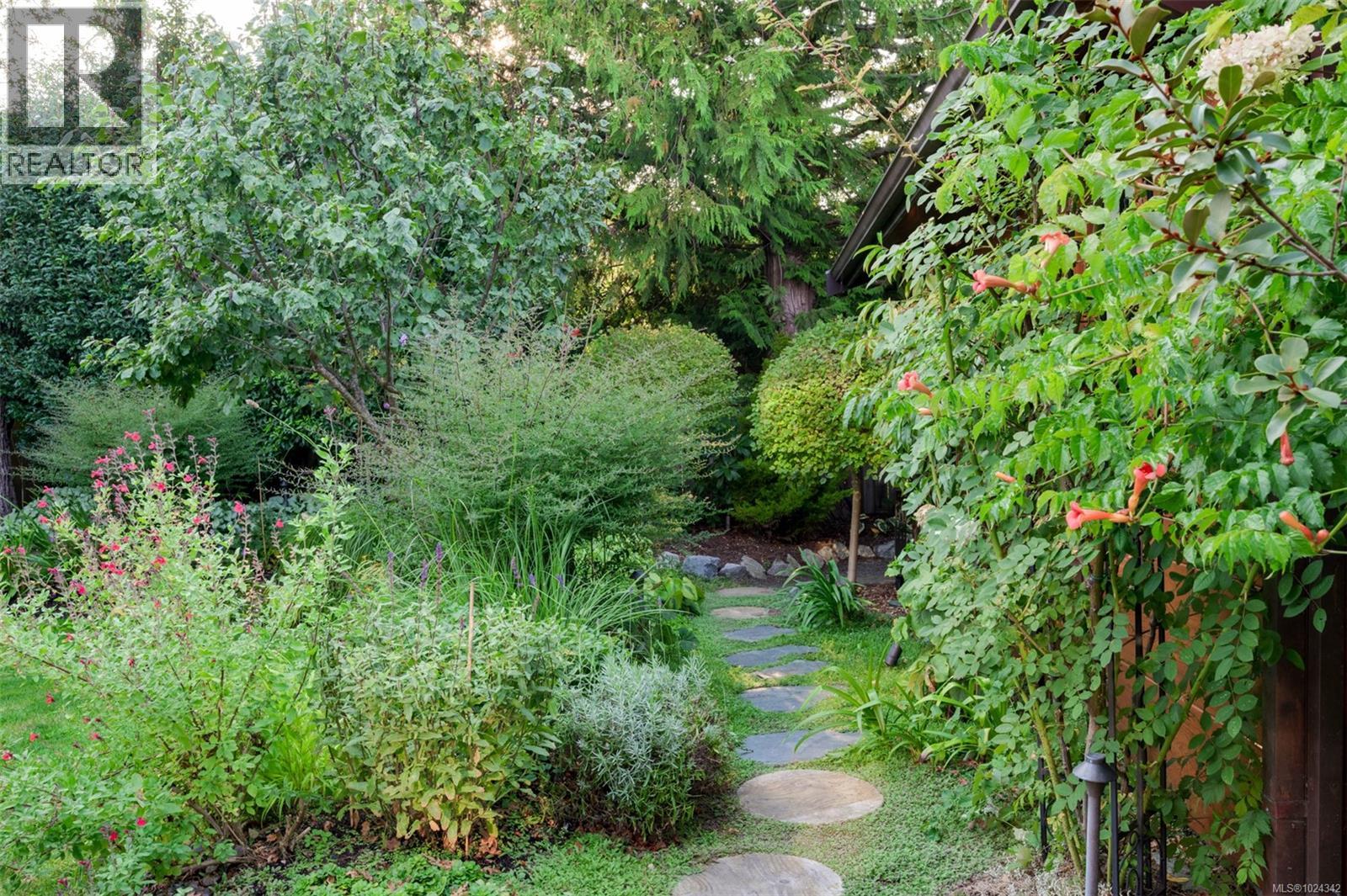  626 Monterey Avenue, Oak Bay