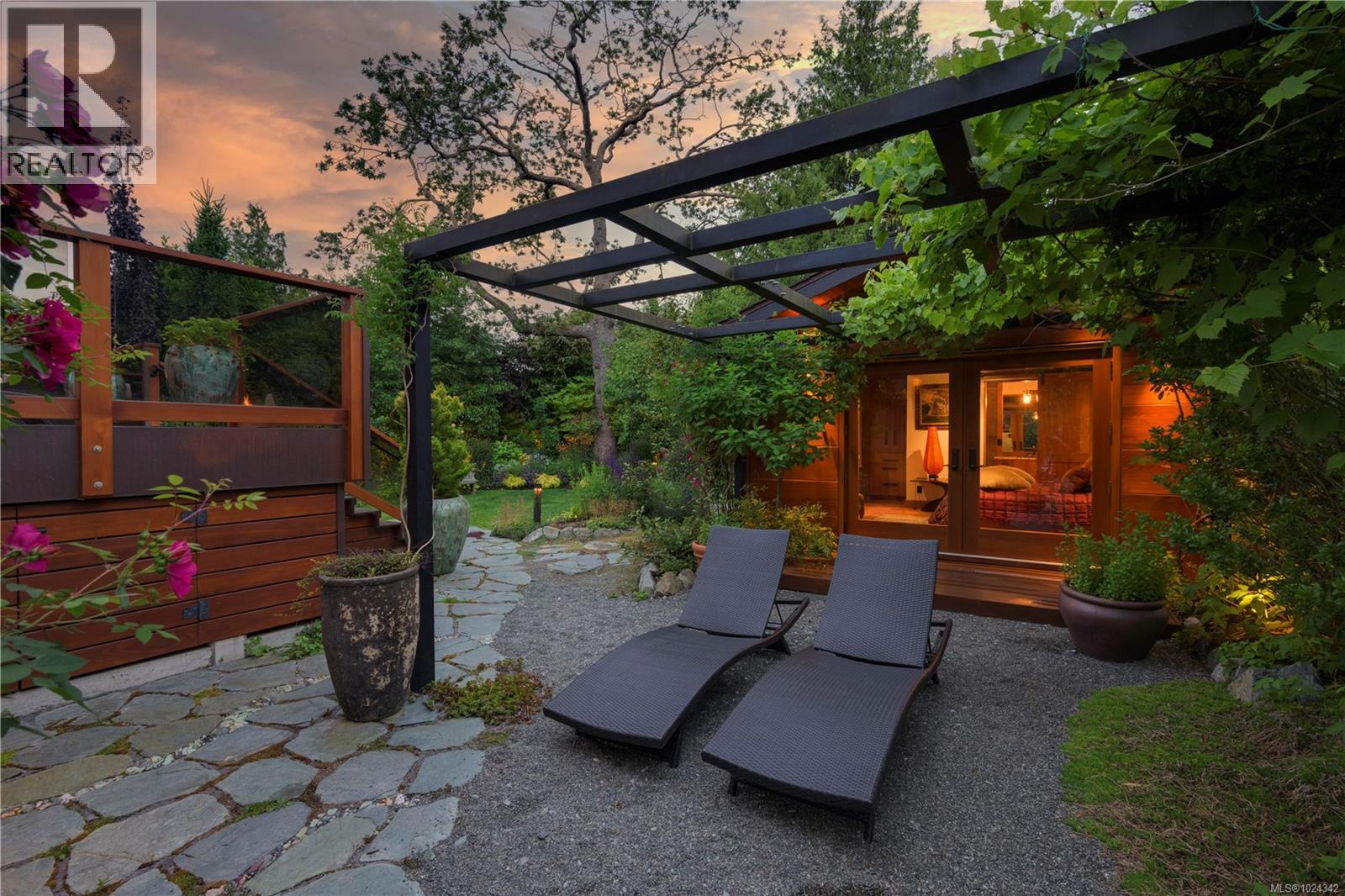  626 Monterey Avenue, Oak Bay