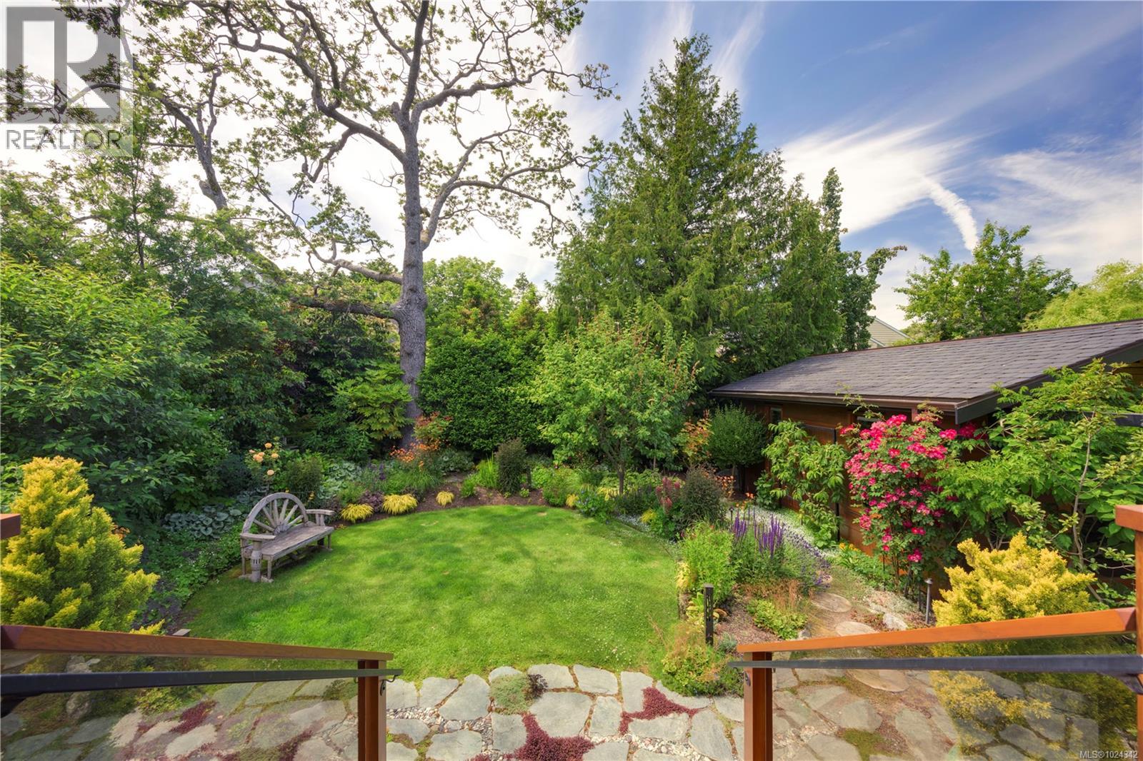  626 Monterey Avenue, Oak Bay