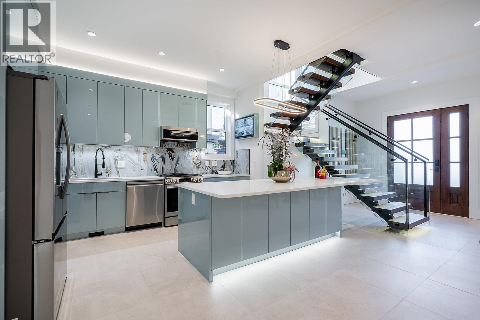 101 1204 HAMMOND AVENUE, Coquitlam