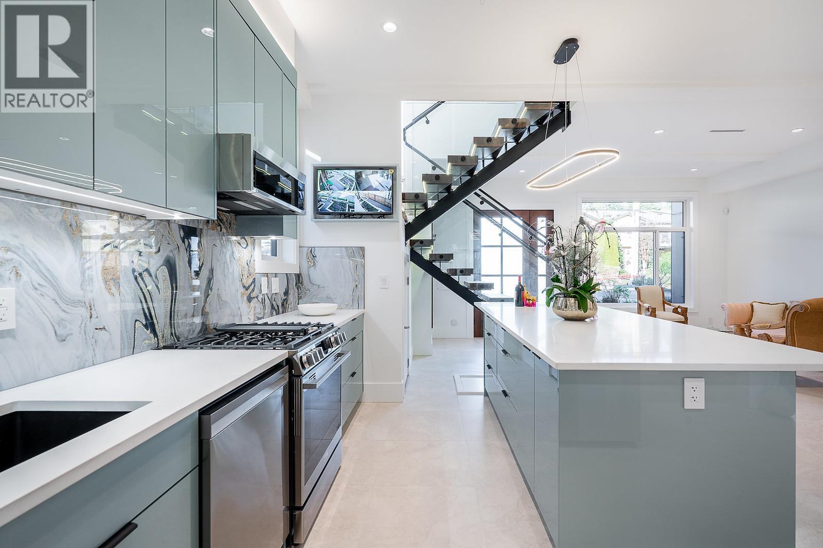 101 1204 HAMMOND AVENUE, Coquitlam