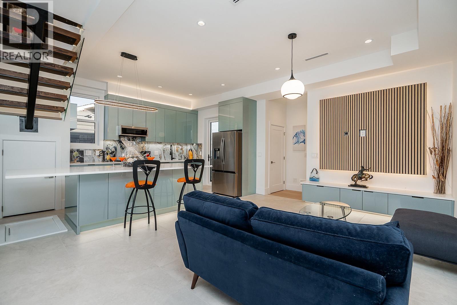 102 1204 HAMMOND AVENUE, Coquitlam