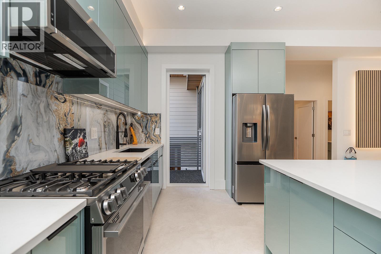 102 1204 HAMMOND AVENUE, Coquitlam