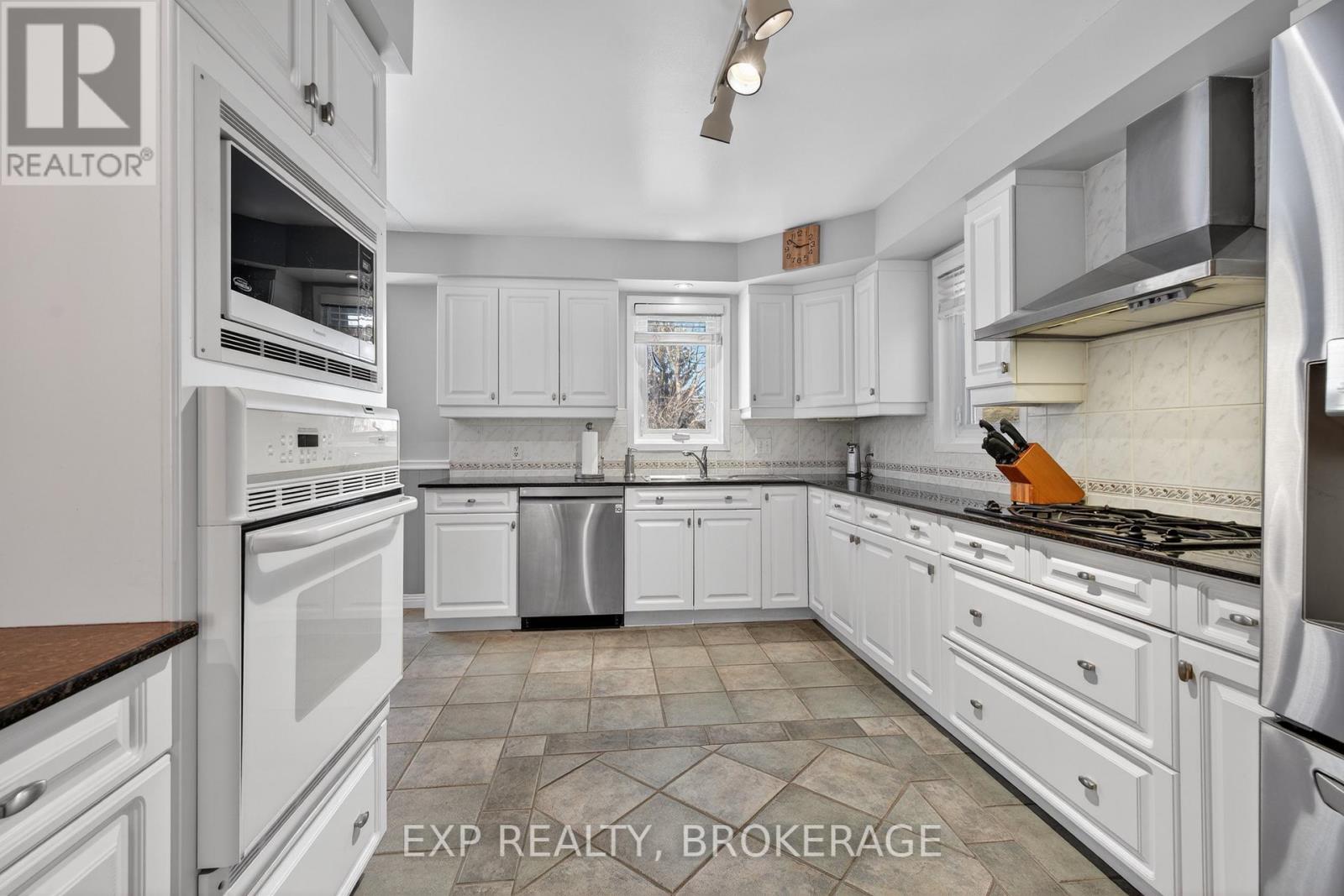 578 SYCAMORE STREET - Photo 4 of 49, Kingston (South of Taylor-Kidd Blvd), Ontario