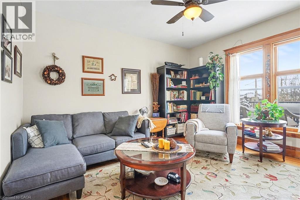 1316 E KING STREET E - 10