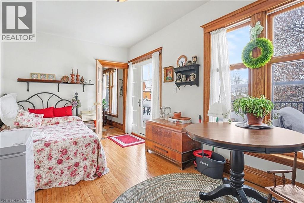 1316 E KING STREET E - 20