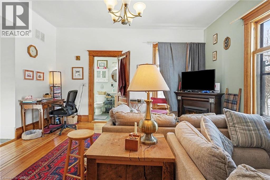 1316 E KING STREET E - 24