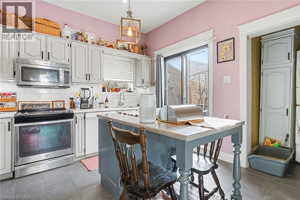 1316 E KING STREET E - 26