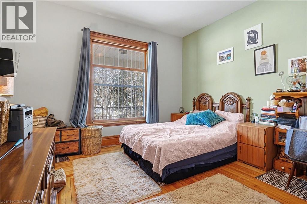 1316 E KING STREET E - 30
