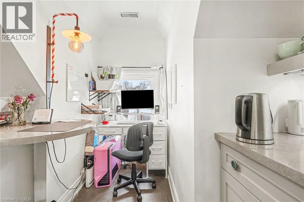 1316 E KING STREET E - 35