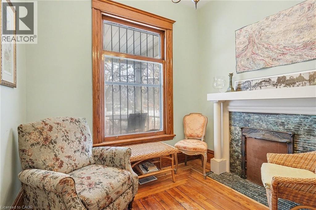1316 E KING STREET E - 5
