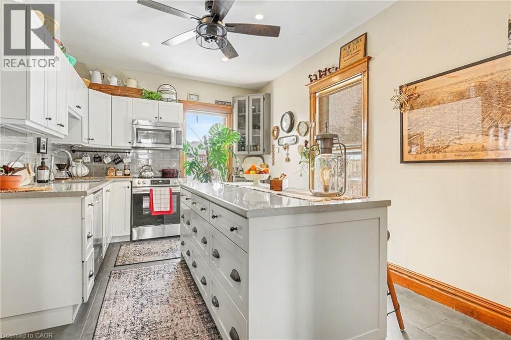 1316 KING STREET E - 11