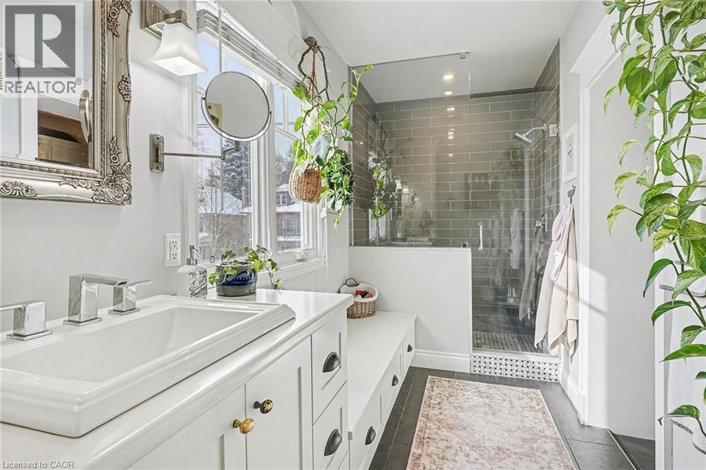 1316 KING STREET E - 15