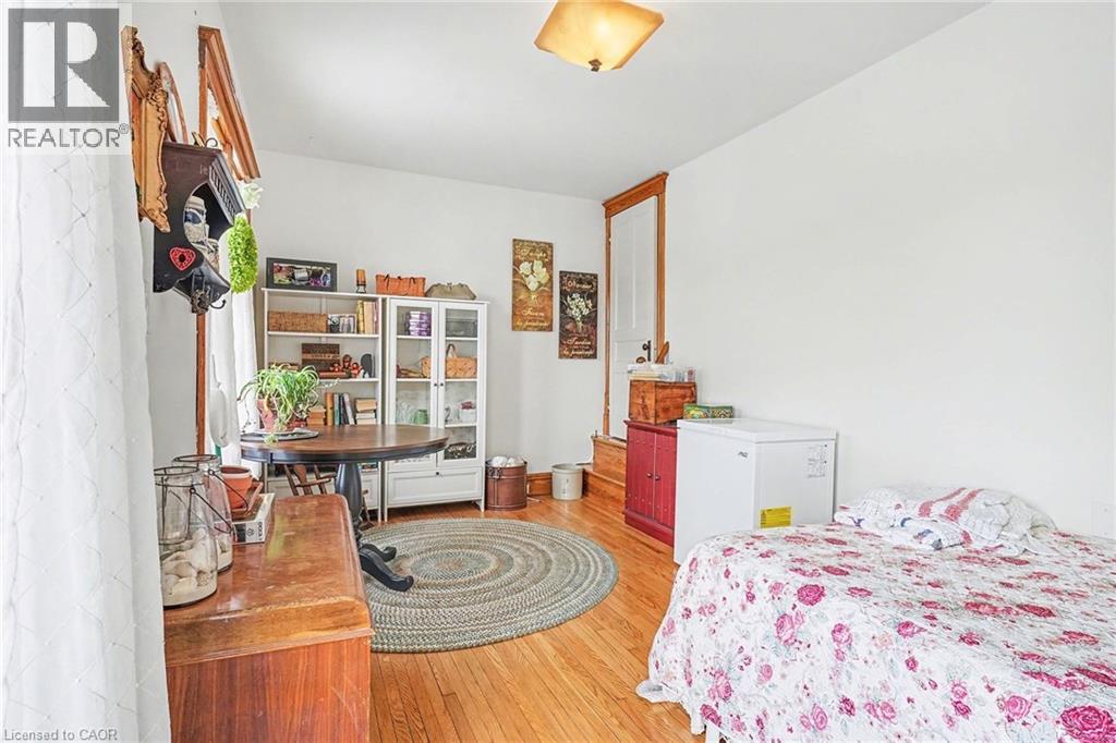 1316 KING STREET E - 21