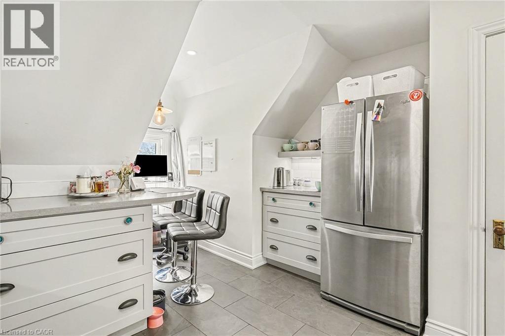 1316 KING STREET E - 34