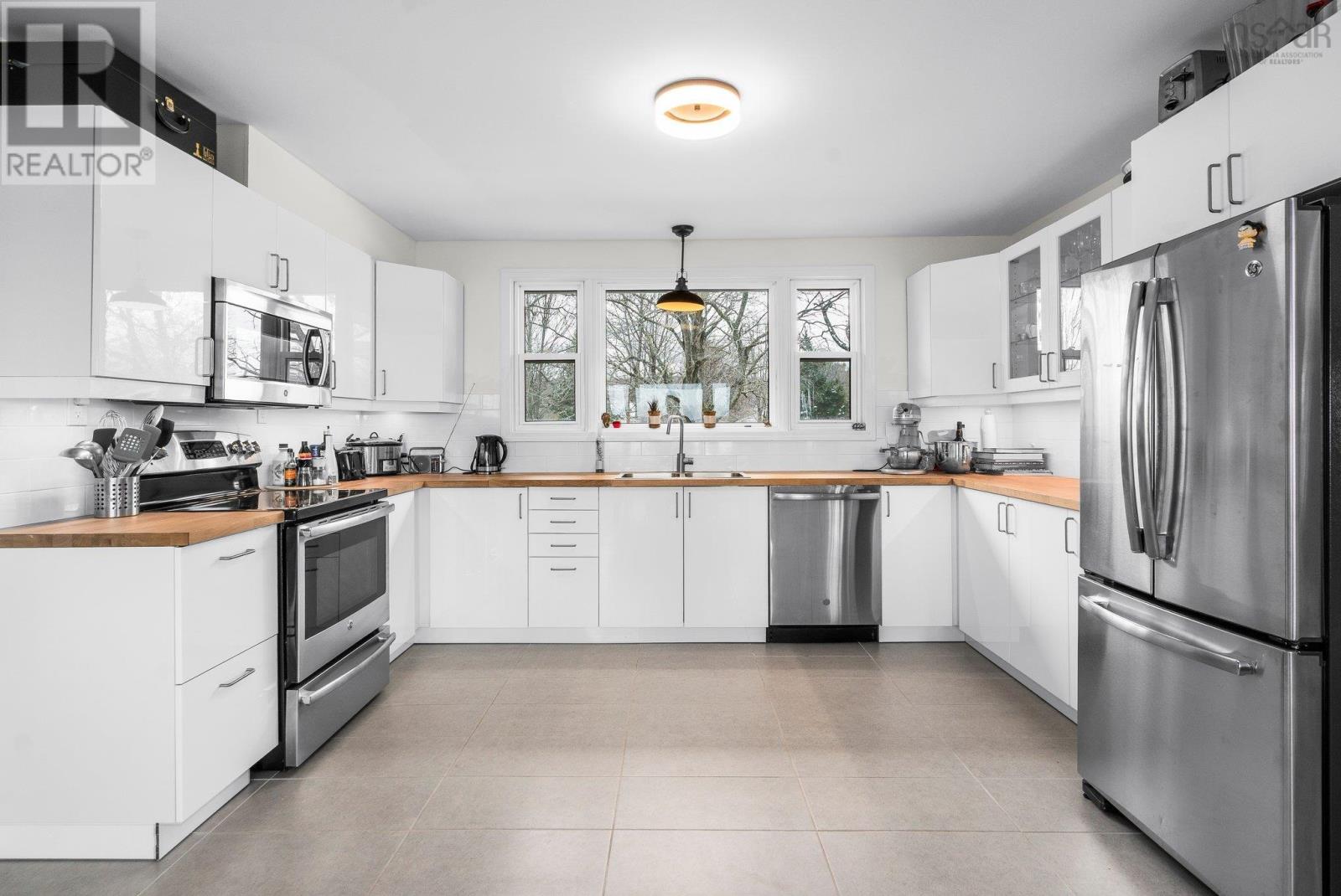 Property 13 of 39 of 10165 Highway 1