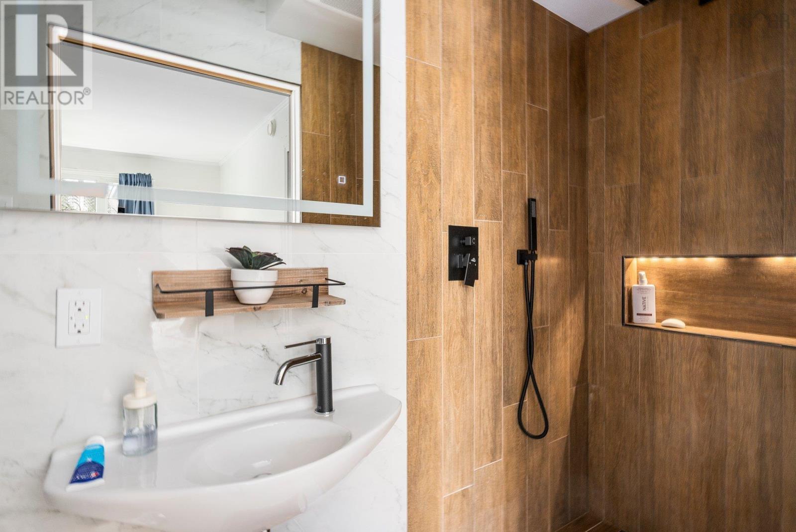 Property 21 of 39 of 10165 Highway 1