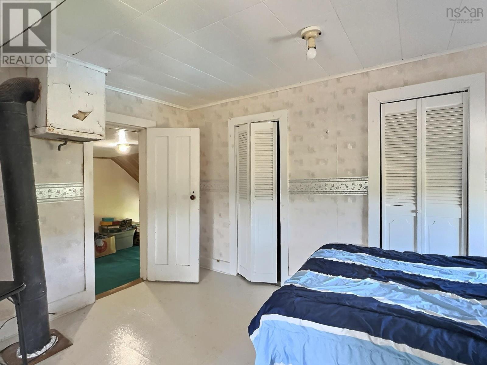 Property 13 of 21 of 5588 204 Highway