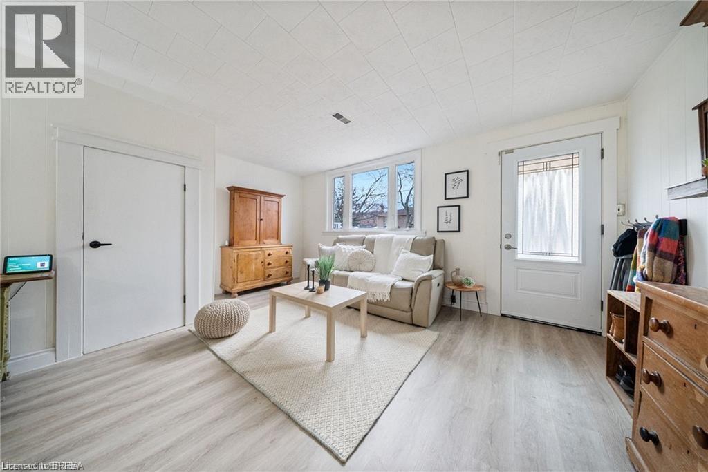 68 OAK Street - Photo 4 of 28, Brantford, Ontario